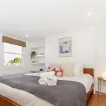 Bright, Stylish & Cosy 3-Bed Flat Near Mile End