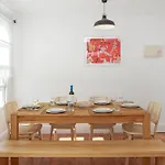 Bright, Stylish & Cosy 3-Bed Flat Near Mile End