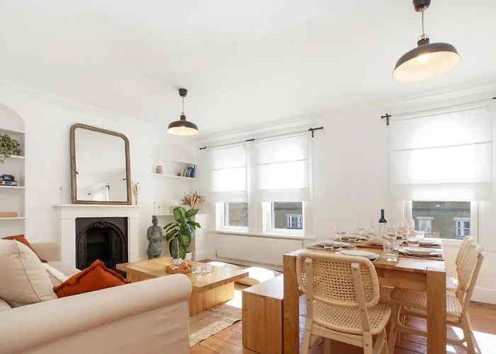 Bright, Stylish & Cosy 3-Bed Flat Near Mile End