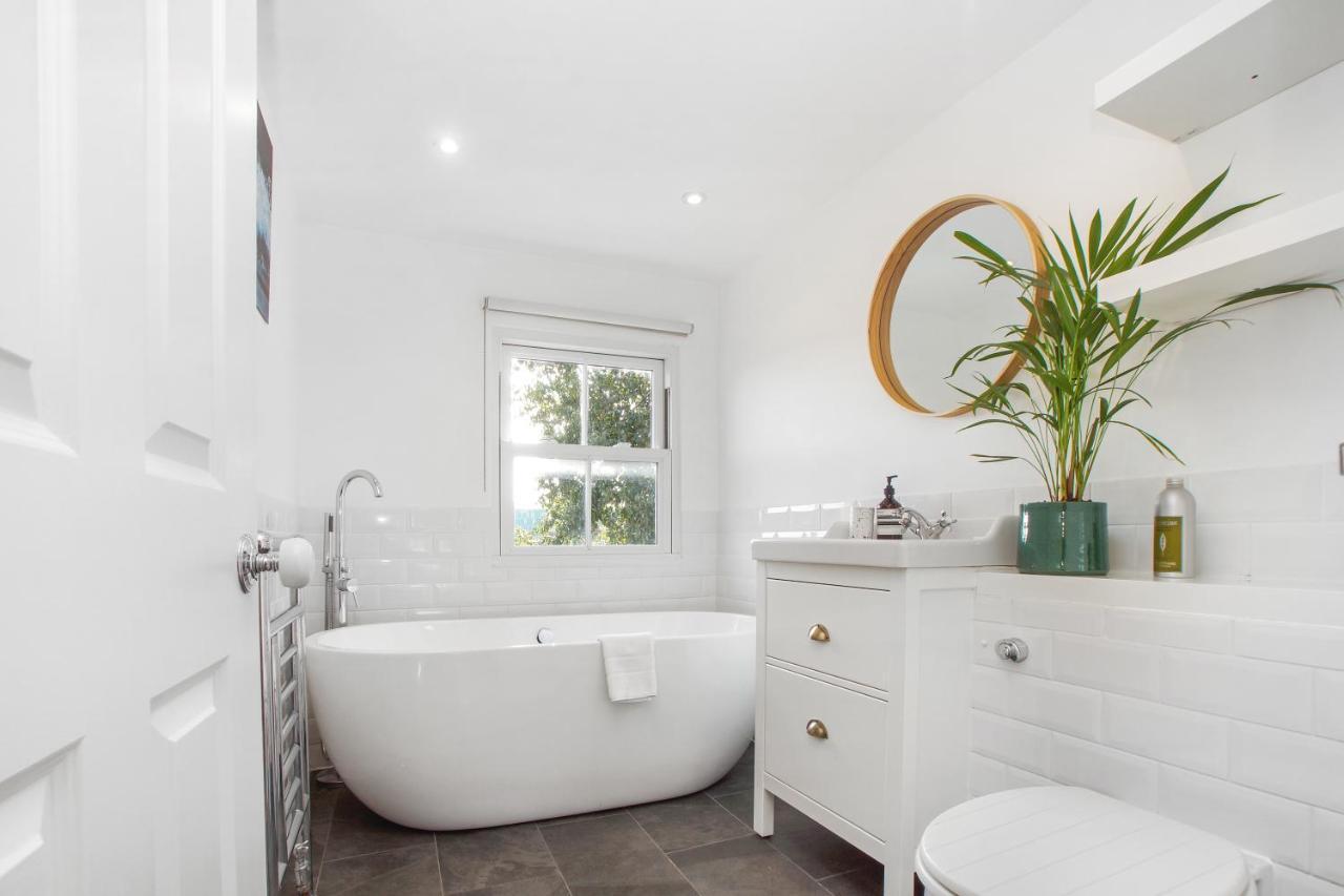 Apartment Bright, Stylish & Cosy 3-bed Flat Near Mile End *