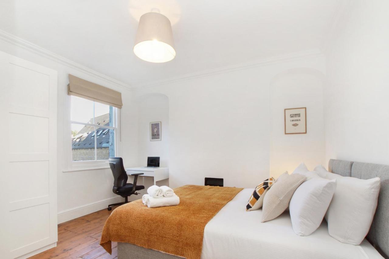 Bright, Stylish & Cosy 3-bed Flat Near Mile End * London